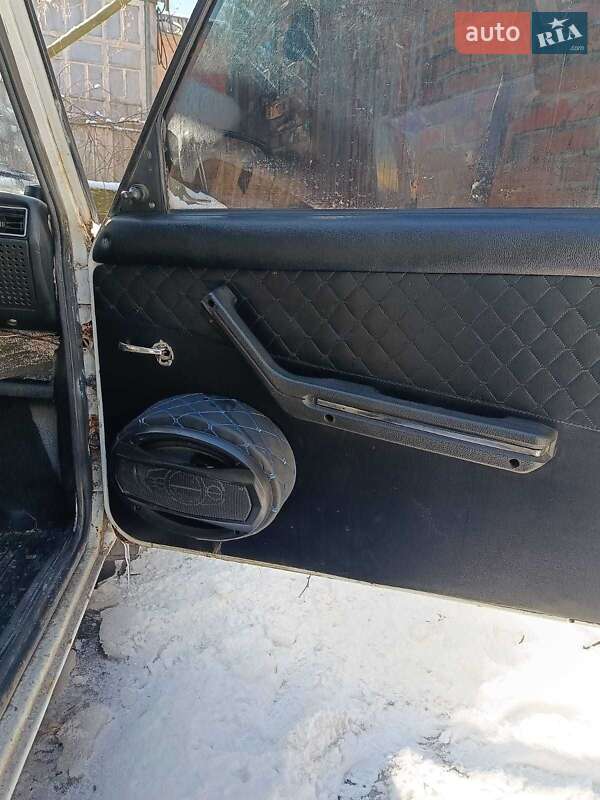 Седан ВАЗ / Lada 2105 1983 в Мерефа фото 11 Седан ВАЗ / Lada 2105 1983 в Мерефа