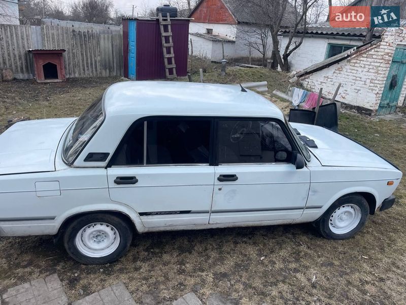 Седан ВАЗ / Lada 2105 1982 в Хороле фото 5 Седан ВАЗ / Lada 2105 1982 в Хороле
