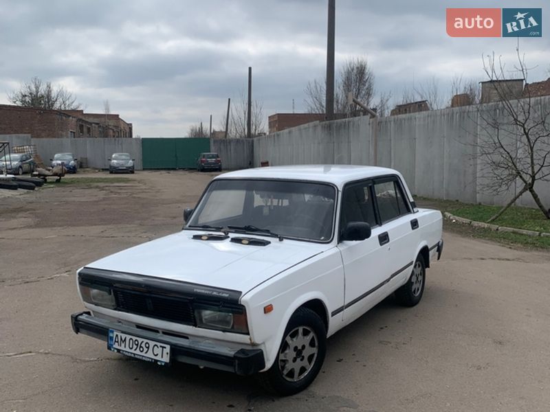 Седан ВАЗ / Lada 2105 1982 в Житомире фото 2 Седан ВАЗ / Lada 2105 1982 в Житомире