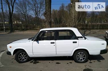 Седан ВАЗ / Lada 2107 1990 в Киеве
