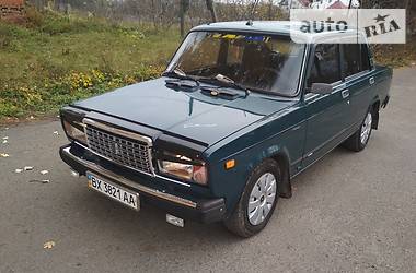 Седан ВАЗ / Lada 2107 2002 в Ровно