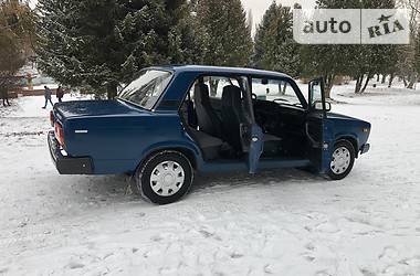 Седан ВАЗ / Lada 2107 2002 в Ровно