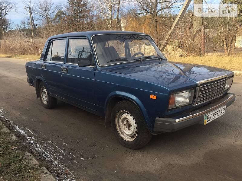 Седан ВАЗ / Lada 2107 2002 в Луцке