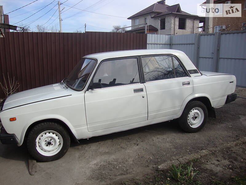 Седан ВАЗ / Lada 2107 1988 в Запорожье