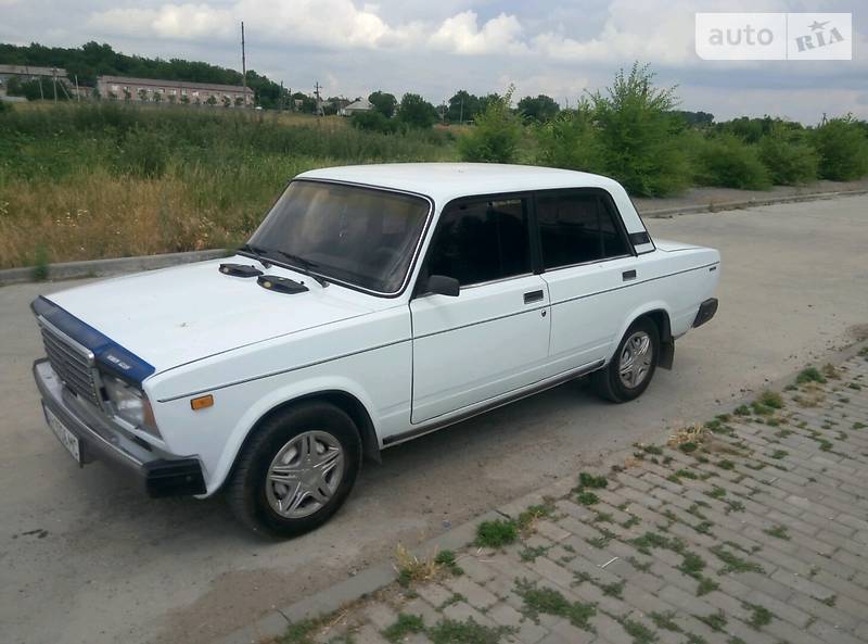 Седан ВАЗ / Lada 2107 2004 в Синельниковому