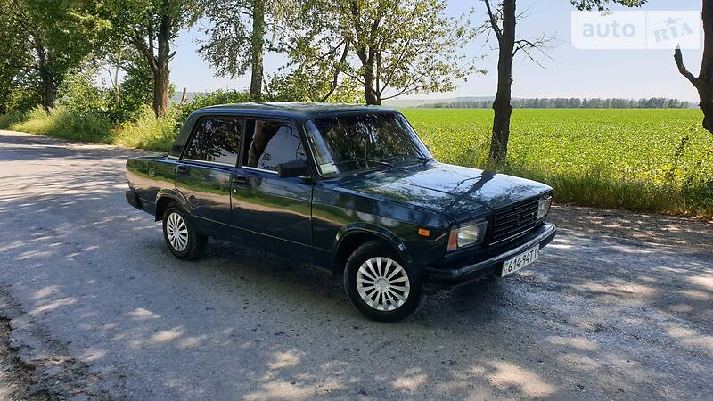 Седан ВАЗ / Lada 2107 2003 в Чемеровцах