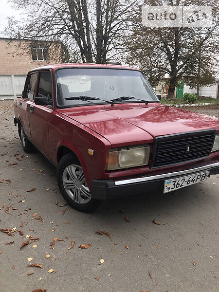 Седан ВАЗ / Lada 2107 1995 в Ровно