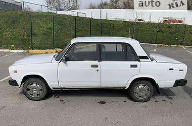 Седан ВАЗ / Lada 2107 2004 в Ужгороде