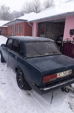 Седан ВАЗ / Lada 2107 2000 в Снятине