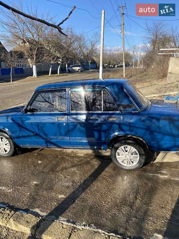 Седан ВАЗ / Lada 2107 2008 в Сарате