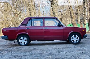 Седан ВАЗ / Lada 2107 2000 в Одессе