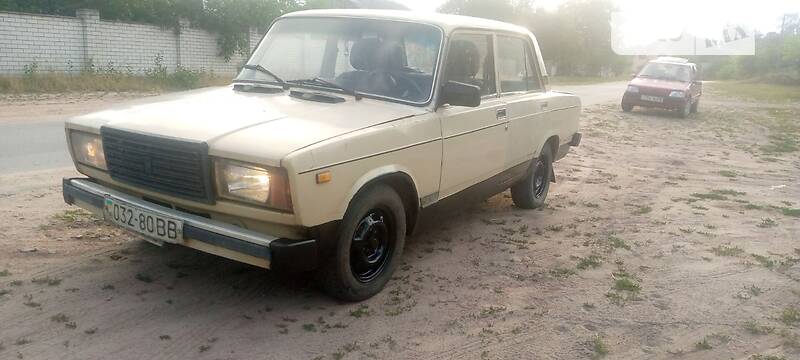 Седан ВАЗ / Lada 2107 1995 в Житомире