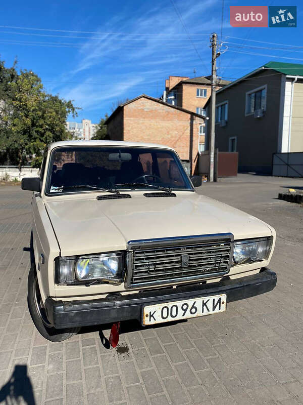 Седан ВАЗ / Lada 2107 1983 в Белой Церкви