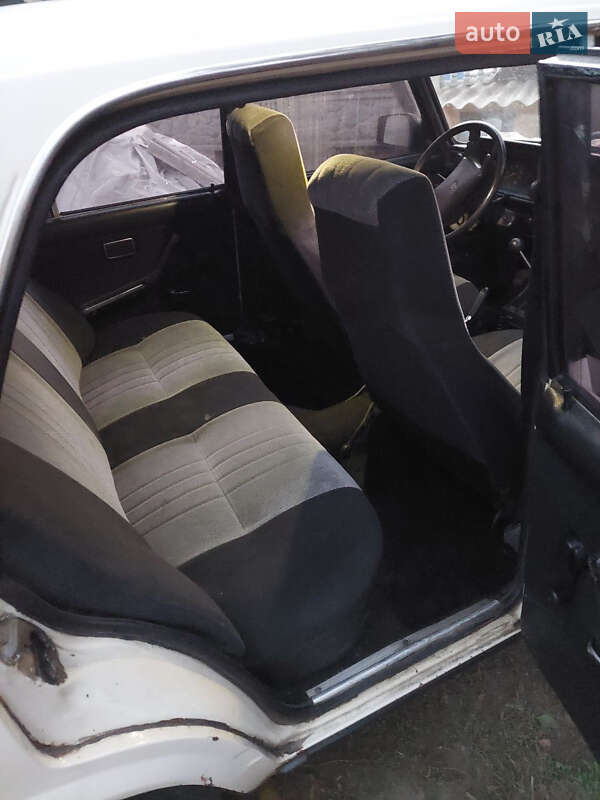 Седан ВАЗ / Lada 2107 1983 в Белой Церкви