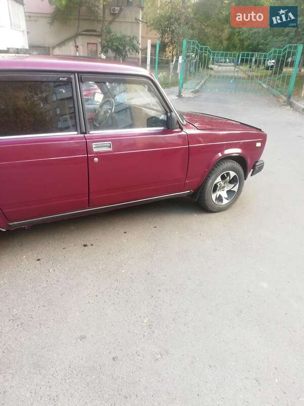 Седан ВАЗ / Lada 2107 2004 в Одессе