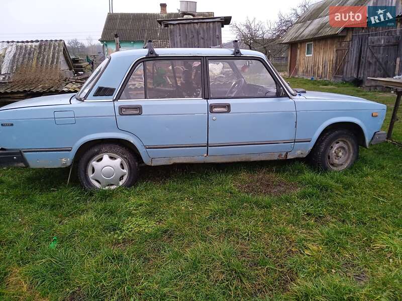 Седан ВАЗ / Lada 2107 1989 в Любомле