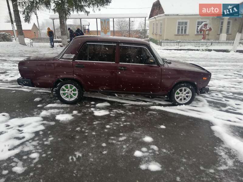 Седан ВАЗ / Lada 2107 2006 в Чемерівцях