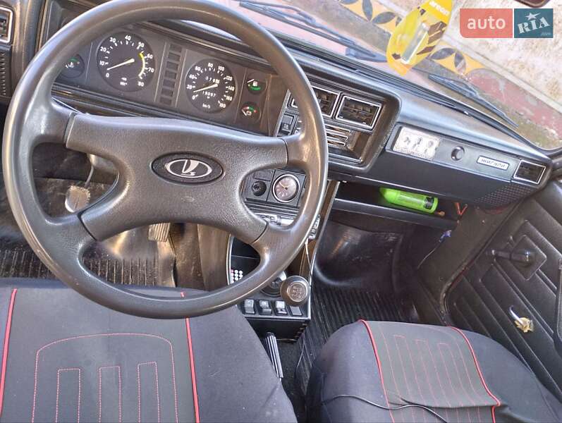 Седан ВАЗ / Lada 2107 2004 в Рені