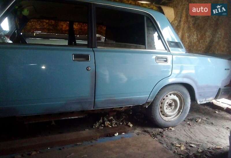 Седан ВАЗ / Lada 2107 1989 в Житомире