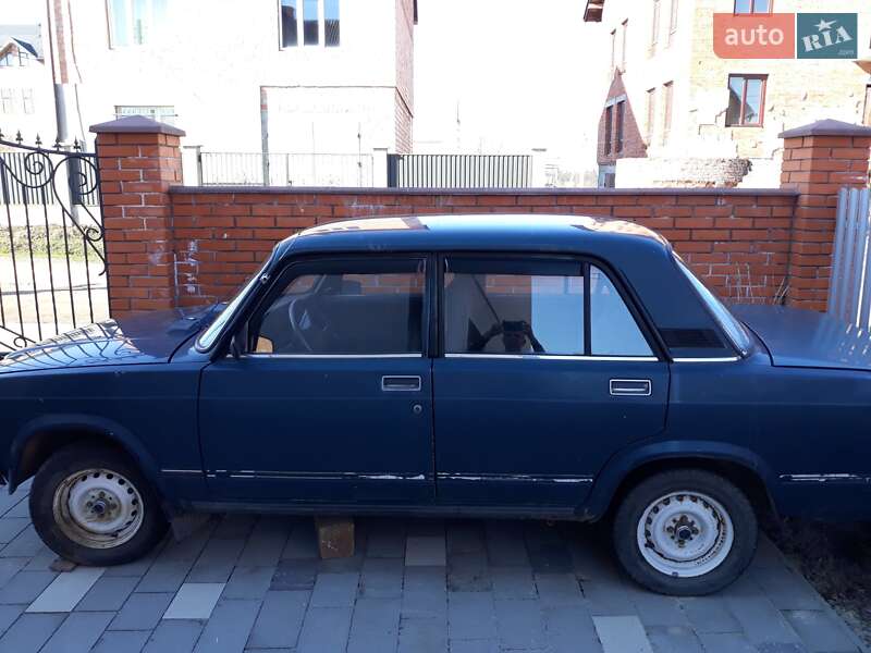 Седан ВАЗ / Lada 2107 2004 в Стебнику