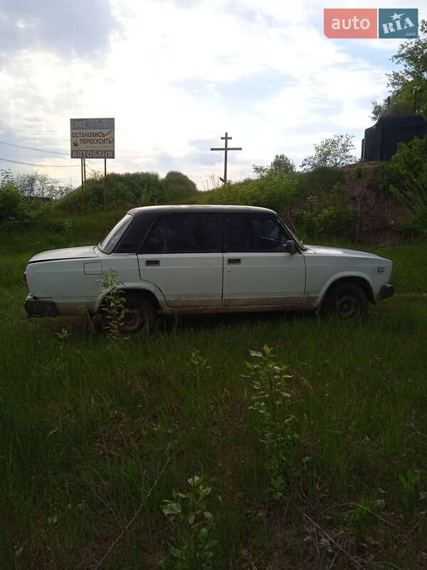 Седан ВАЗ / Lada 2107 1984 в Дергачах