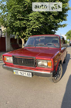 Седан ВАЗ / Lada 2107 2004 в Николаеве