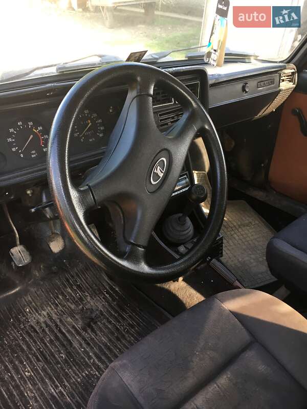 Седан ВАЗ / Lada 2107 1990 в Черновцах