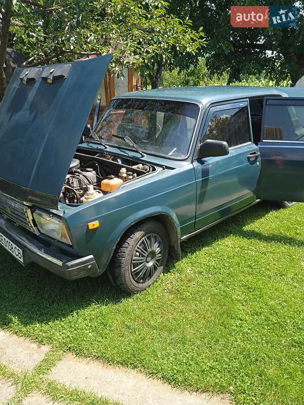 Седан ВАЗ / Lada 2107 2004 в Чернівцях
