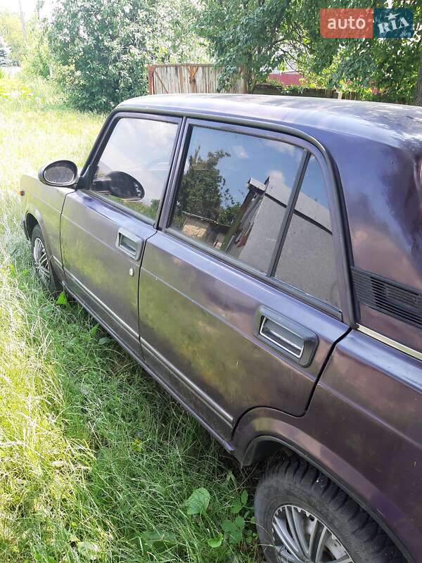 Седан ВАЗ / Lada 2107 2005 в Киеве