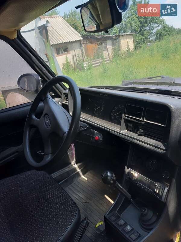 Седан ВАЗ / Lada 2107 2005 в Киеве