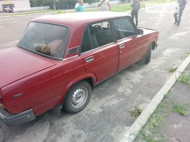 Седан ВАЗ / Lada 2107 2004 в Ровно