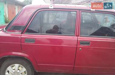 Седан ВАЗ / Lada 2107 1993 в Горішніх Плавнях