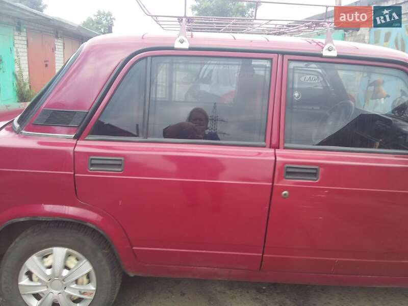 Седан ВАЗ / Lada 2107 1993 в Горишних Плавнях фото 2 Седан ВАЗ / Lada 2107 1993 в Горишних Плавнях