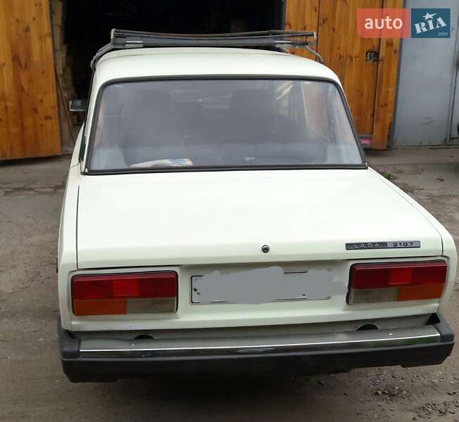 Седан ВАЗ / Lada 2107 1998 в Киеве