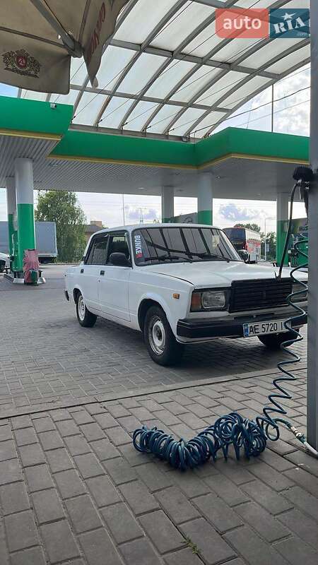 Седан ВАЗ / Lada 2107 1990 в Днепре