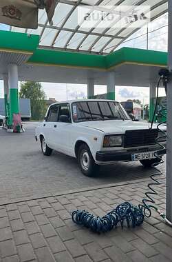 Седан ВАЗ / Lada 2107 1990 в Днепре