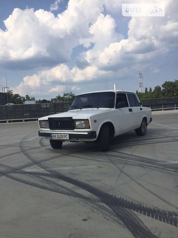 Седан ВАЗ / Lada 2107 1996 в Києві