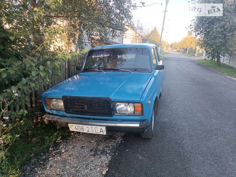 Седан ВАЗ / Lada 2107 1990 в Нововолынске