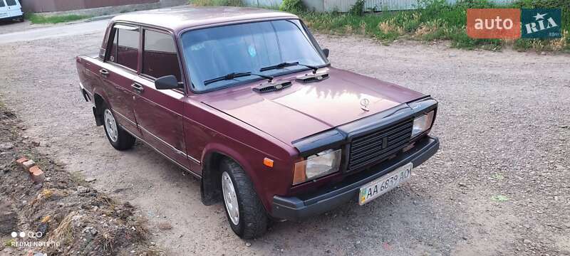 Седан ВАЗ / Lada 2107 2005 в Черновцах