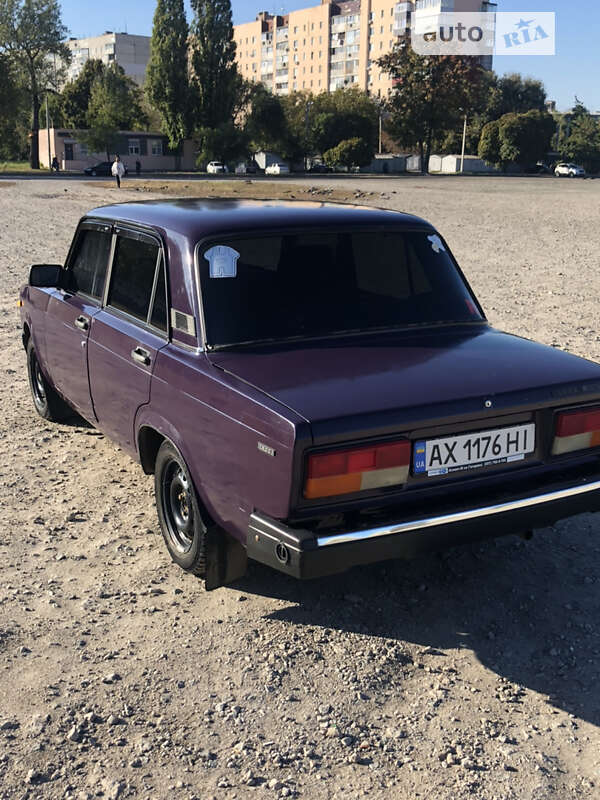 Седан ВАЗ / Lada 2107 2003 в Харькове