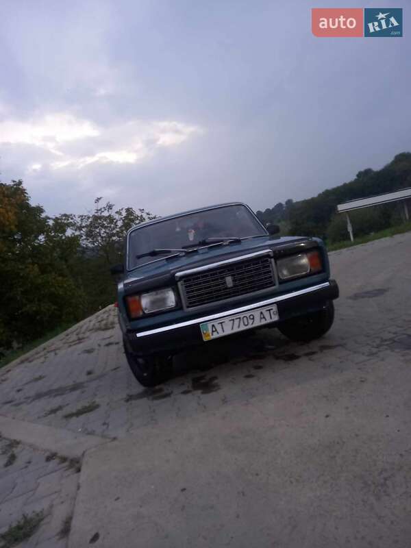 Седан ВАЗ / Lada 2107 2004 в Сторожинці