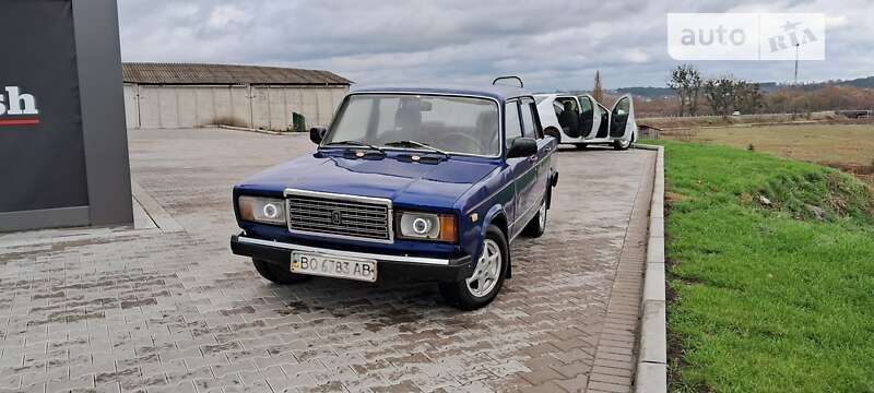 Седан ВАЗ / Lada 2107 2004 в Шумске