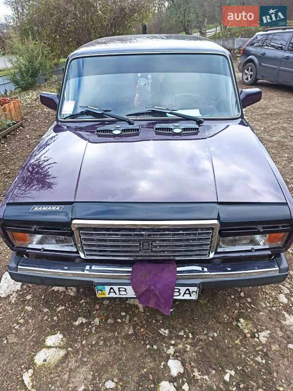 Седан ВАЗ / Lada 2107 2003 в Могилев-Подольске