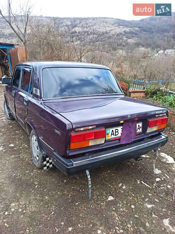 Седан ВАЗ / Lada 2107 2003 в Могилев-Подольске