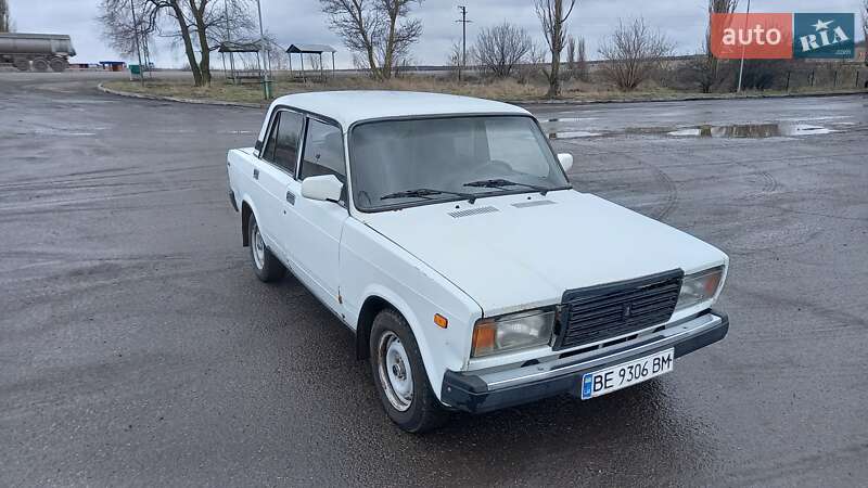 Седан ВАЗ / Lada 2107 2004 в Миколаєві
