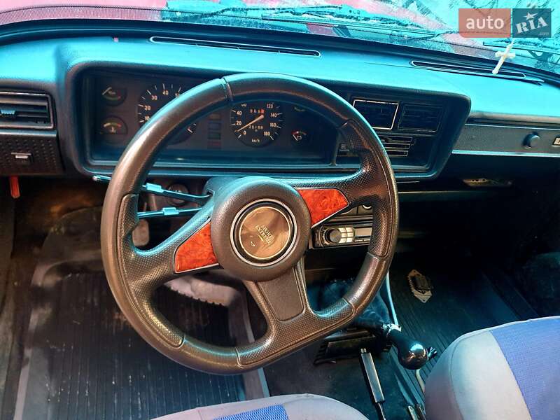 Седан ВАЗ / Lada 2107 1984 в Кривом Роге