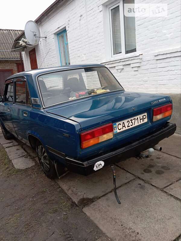 Седан ВАЗ / Lada 2107 1998 в Звенигородке