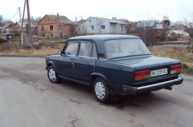 Седан ВАЗ / Lada 2107 2005 в Ровно