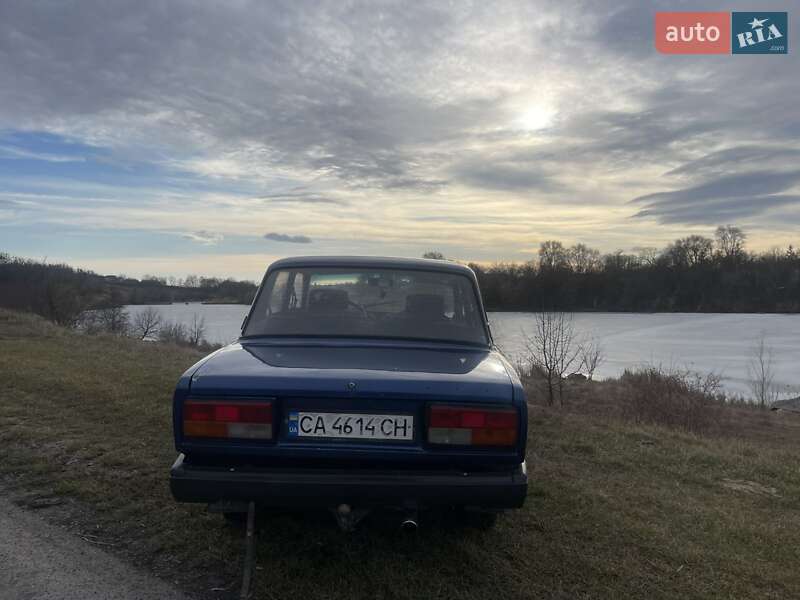 Седан ВАЗ / Lada 2107 1993 в Умани
