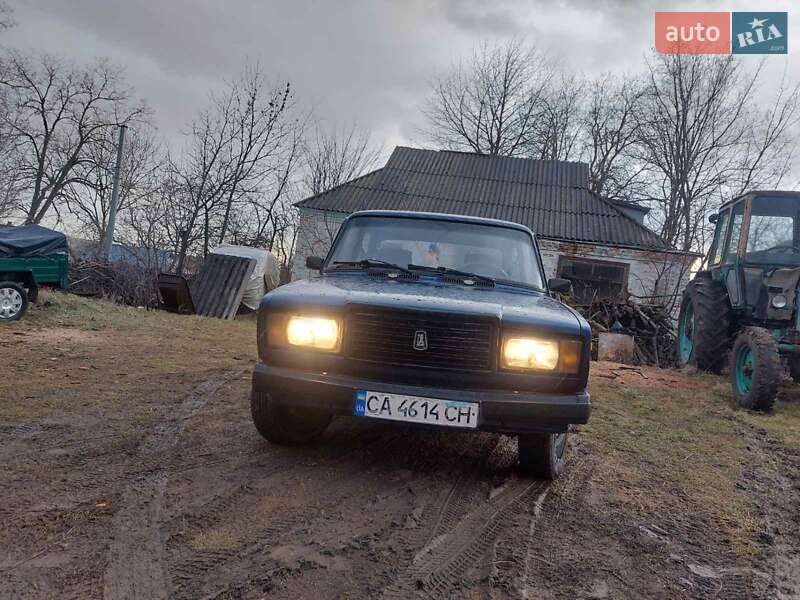 Седан ВАЗ / Lada 2107 1993 в Умани